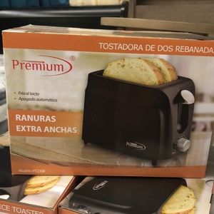 New black toaster  absolutely new and on sale, very good quality